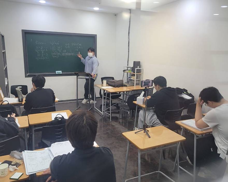 수학 선생님 강의 모습